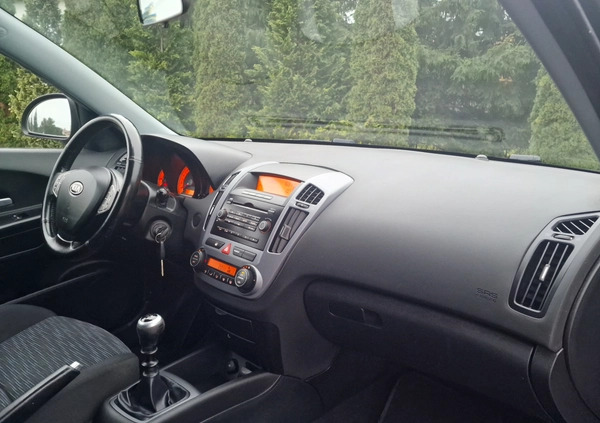 Kia Ceed cena 17999 przebieg: 200000, rok produkcji 2008 z Gostynin małe 407